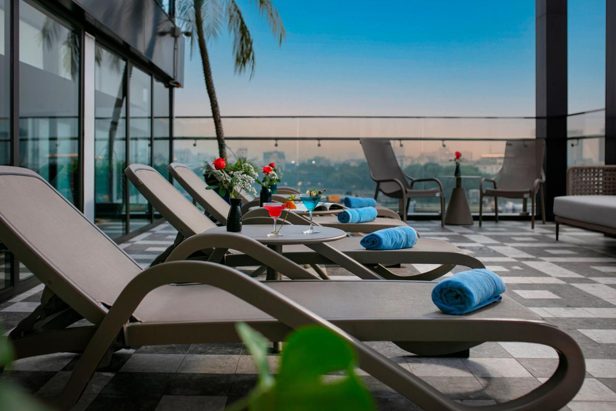 May De Ville Lakeside Hotel Hanoi Exterior photo Rooftop pool
