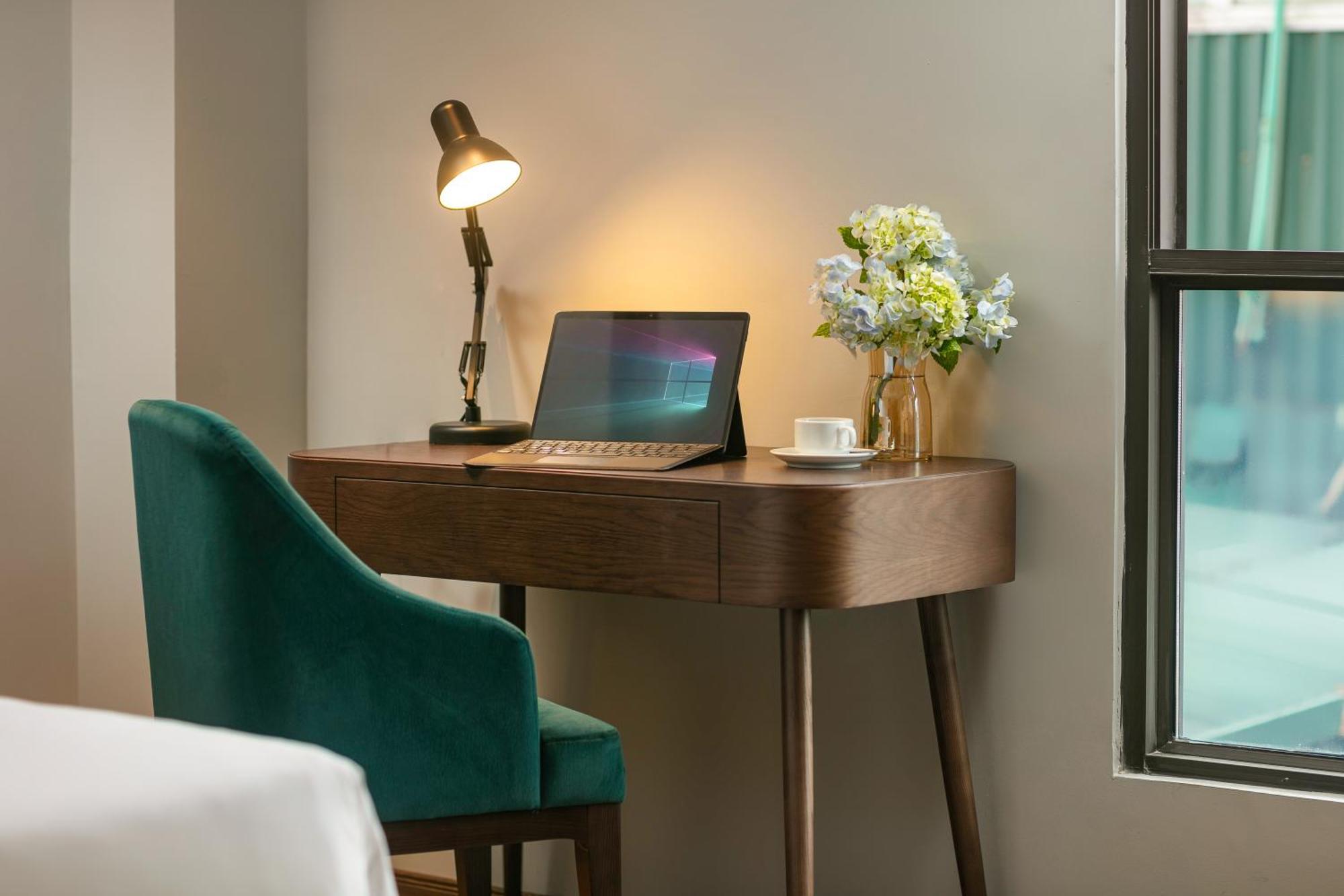 May De Ville Lakeside Hotel Hanoi Exterior photo A modern desk with a chair