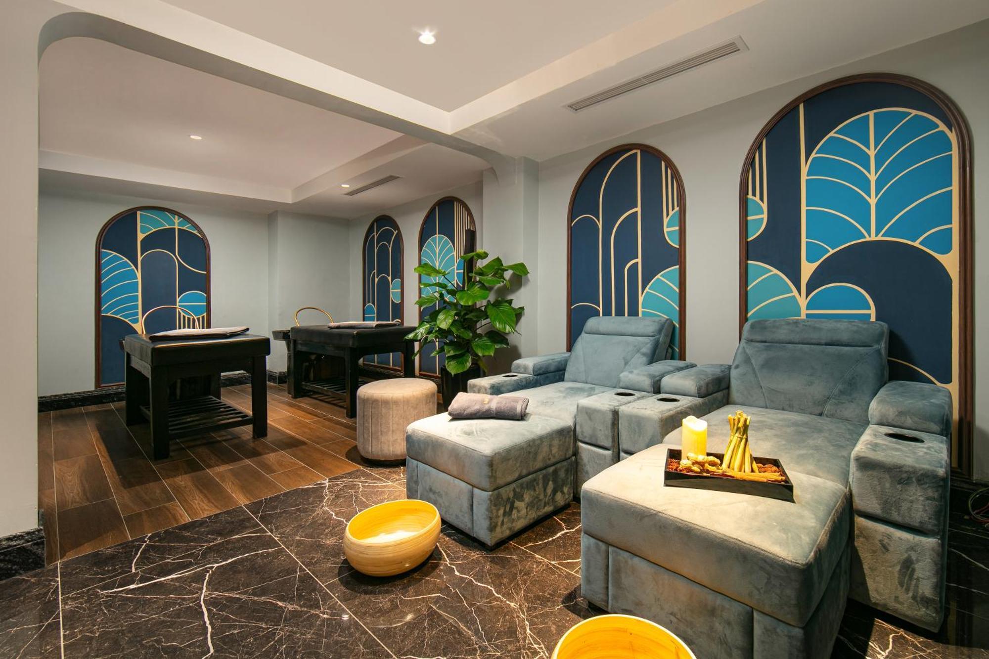 May De Ville Lakeside Hotel Hanoi Exterior photo The Spa at The Park, New Delhi