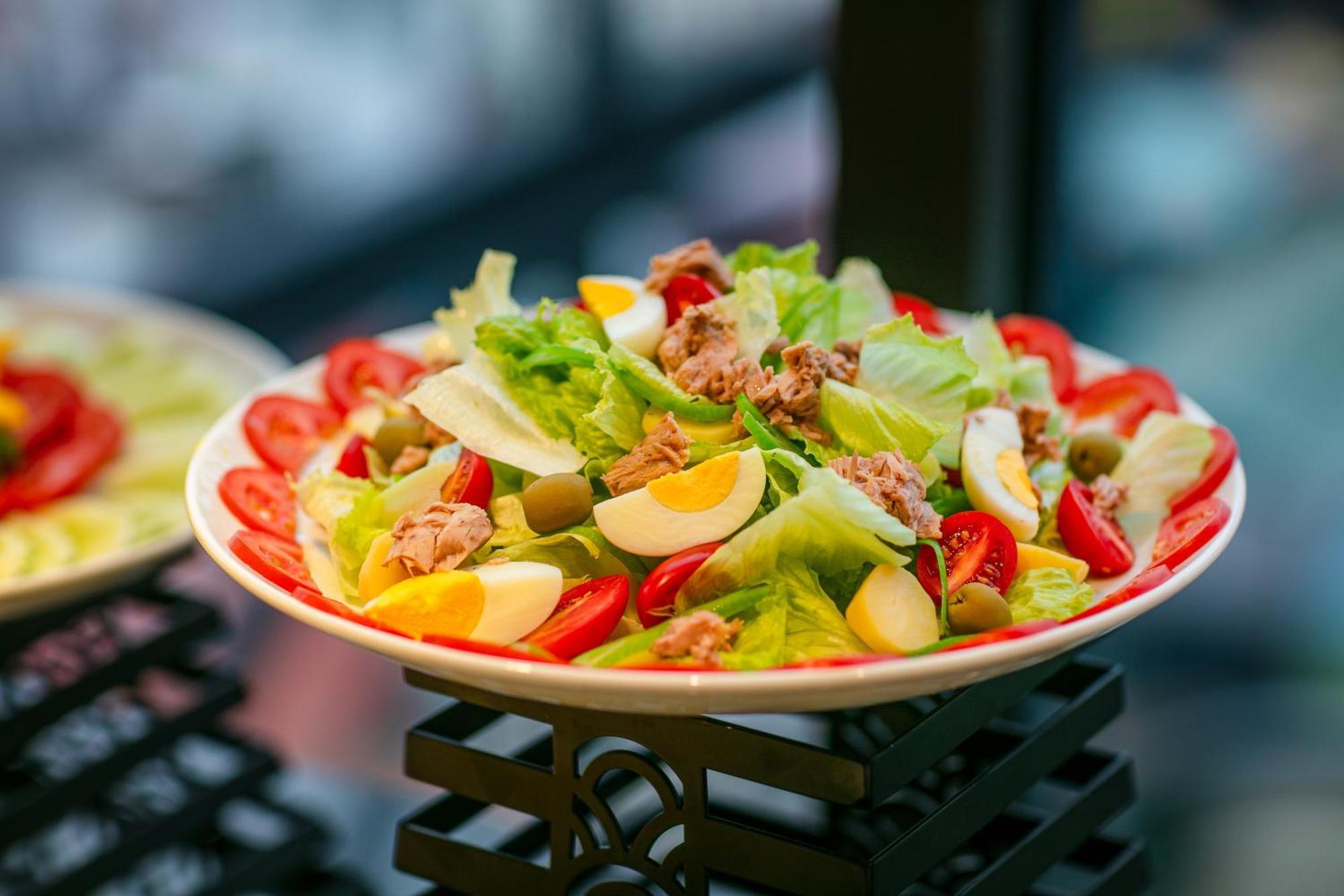May De Ville Lakeside Hotel Hanoi Exterior photo A caesar salad