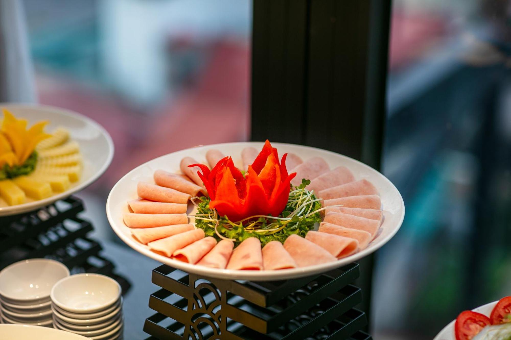 May De Ville Lakeside Hotel Hanoi Exterior photo A platter of ham