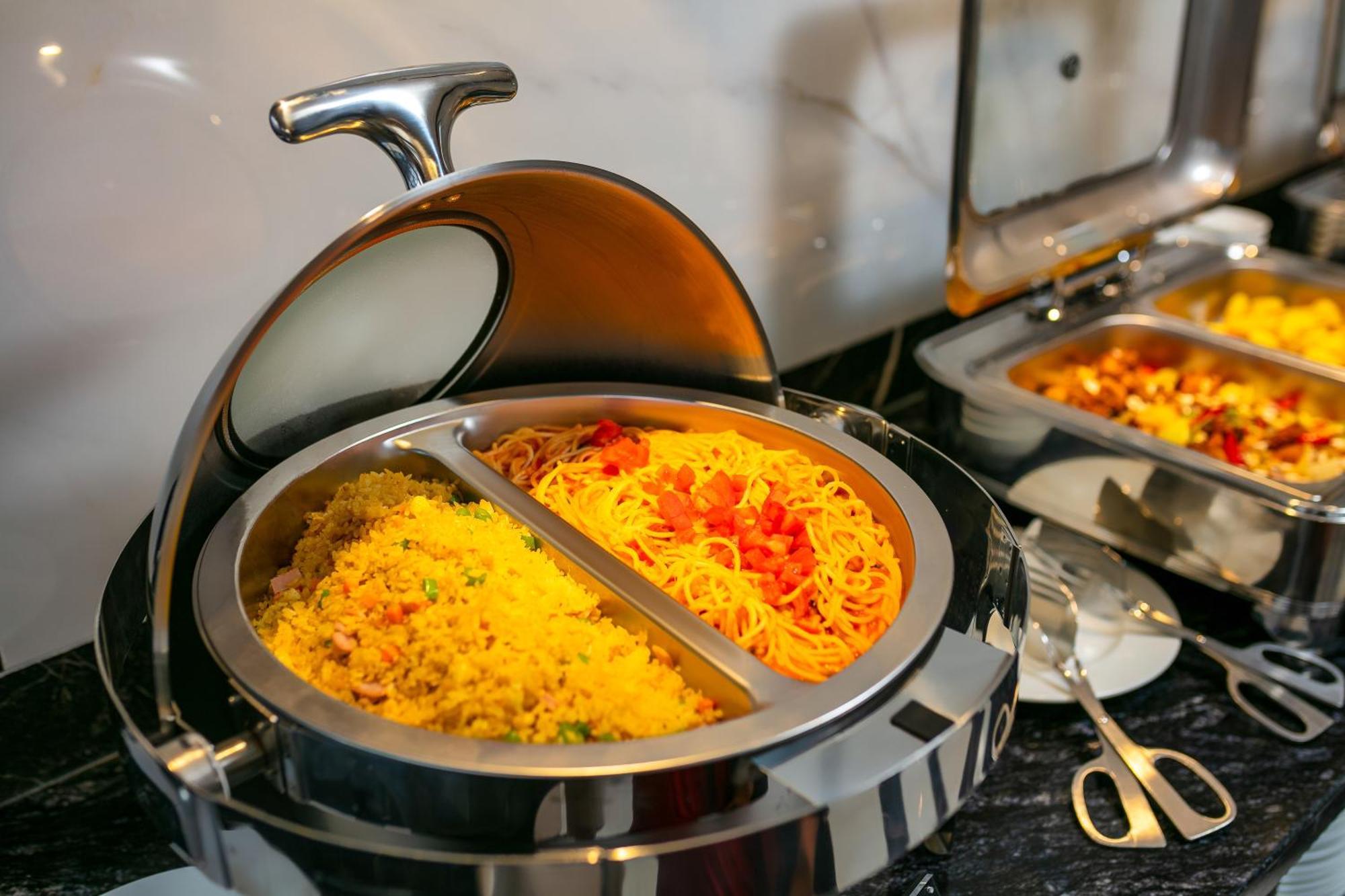 May De Ville Lakeside Hotel Hanoi Exterior photo A chafing dish